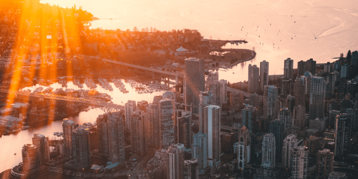 Dusk on the Edge: How Vancouver’s Light Transforms the Coastline